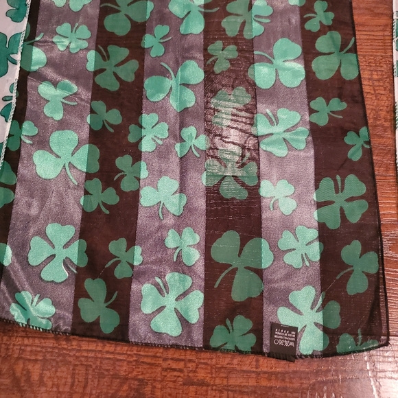 Lot of 3 Notre Dame Irish Women's shamrock scarf accessory - Picture 4 of 5